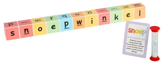 Rij van gekleurde blokken die 'snoepwinkel' vormen, met een kaart en zandloper ernaast.