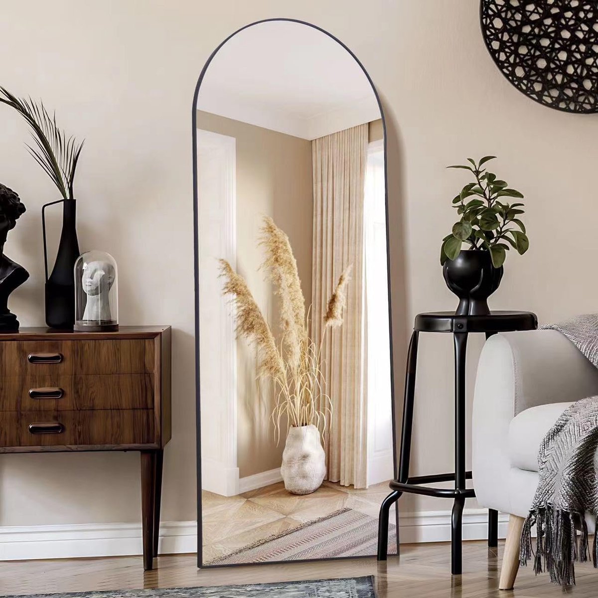 Gebogen Spiegel in Volledige Lengte, 161 x 52 cm Wandspiegels, Staande of Leunende Lichaamsspiegel met Aluminiumlegering Frame, Geschikt voor Slaapkamers, Gang of Garderobe, Zwart