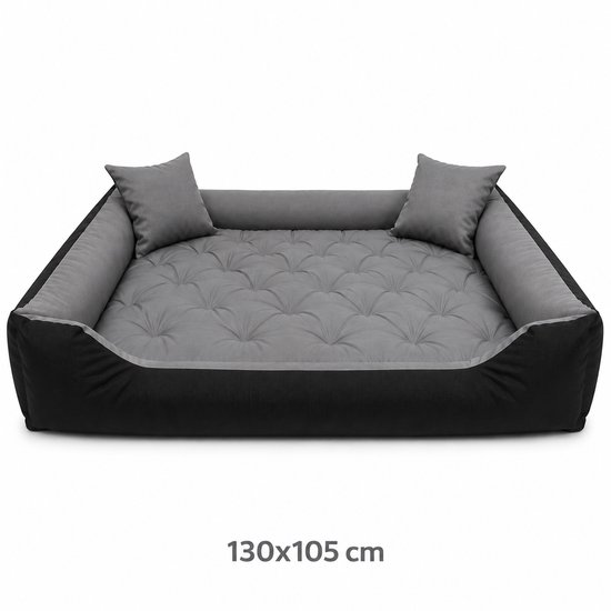 XXL hondenbed in zwart en grijs met gewatteerd matras en twee kussens. Afmetingen 130x105 cm.