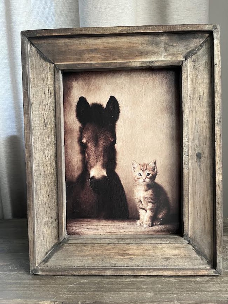 Landelijk houten schilderij van Pony en Poes- sfeervol- stoer sober wonen