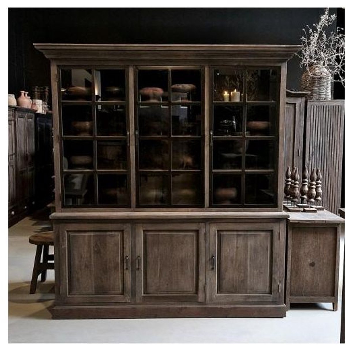 LUKSA| KAST|VITRINEKAST| KAST MET GLAZEN DEUREN| GROTE VITRINE KAST