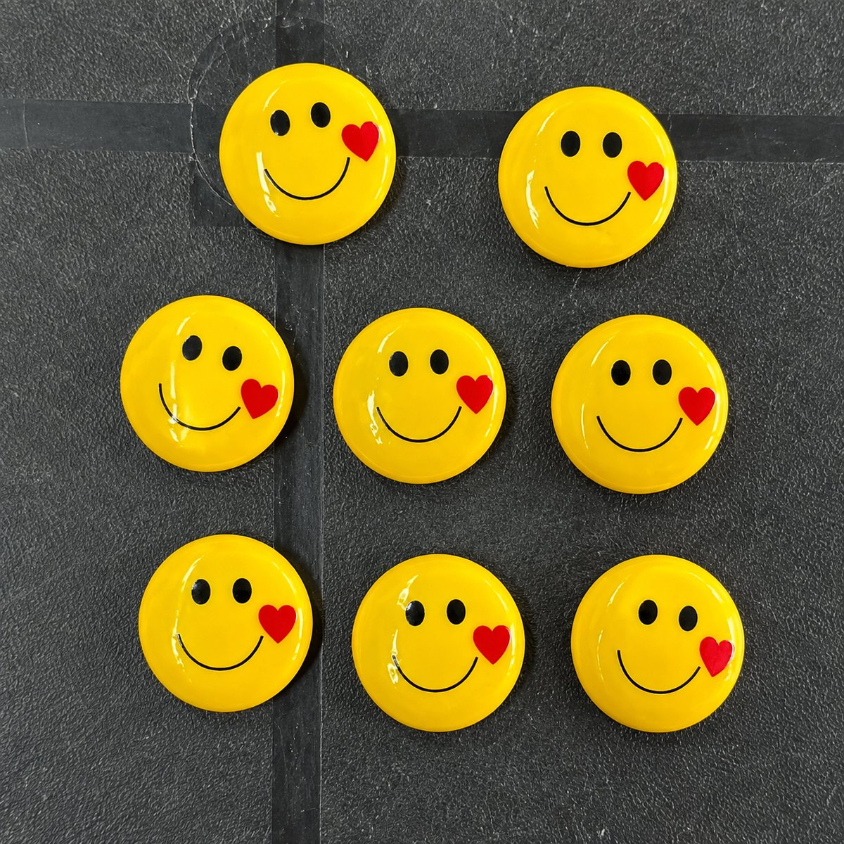 TLVX 8 stuks Gele Smiley Hartjes Magneten 3D / Leuke Koelkastmagneten / Sterke Foto Magneet / Speel- & Leer / School / Kaart / Whiteboard / Valentijn / Boodschaplijst / Notitie / Memobord / School bord / Magnetisch / HVJ / Smile / Love You Magneetjes