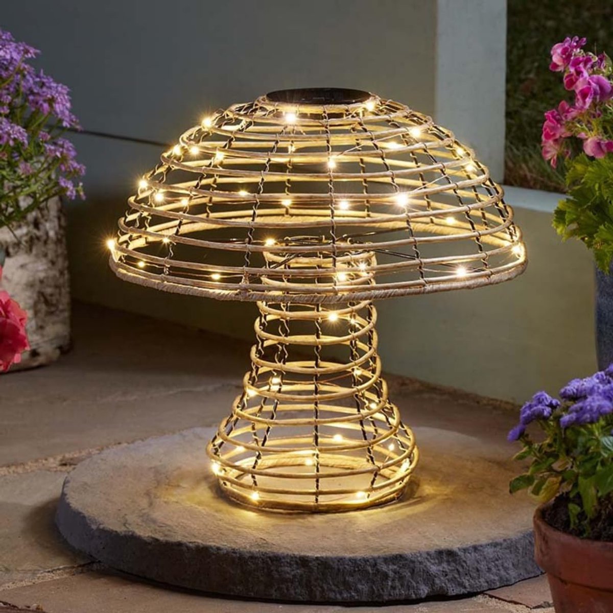 Zonne-verlichting paddenstoel extra groot - rotan ontwerp - verweven leds - sfeervolle tuinverlichting - ShopVlot