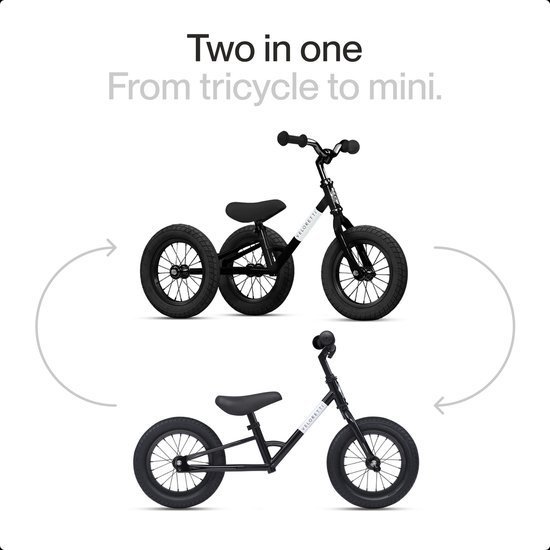 Zwarte driewieler (boven) en loopfiets (onder), beide met zwarte zadel en handvatten.