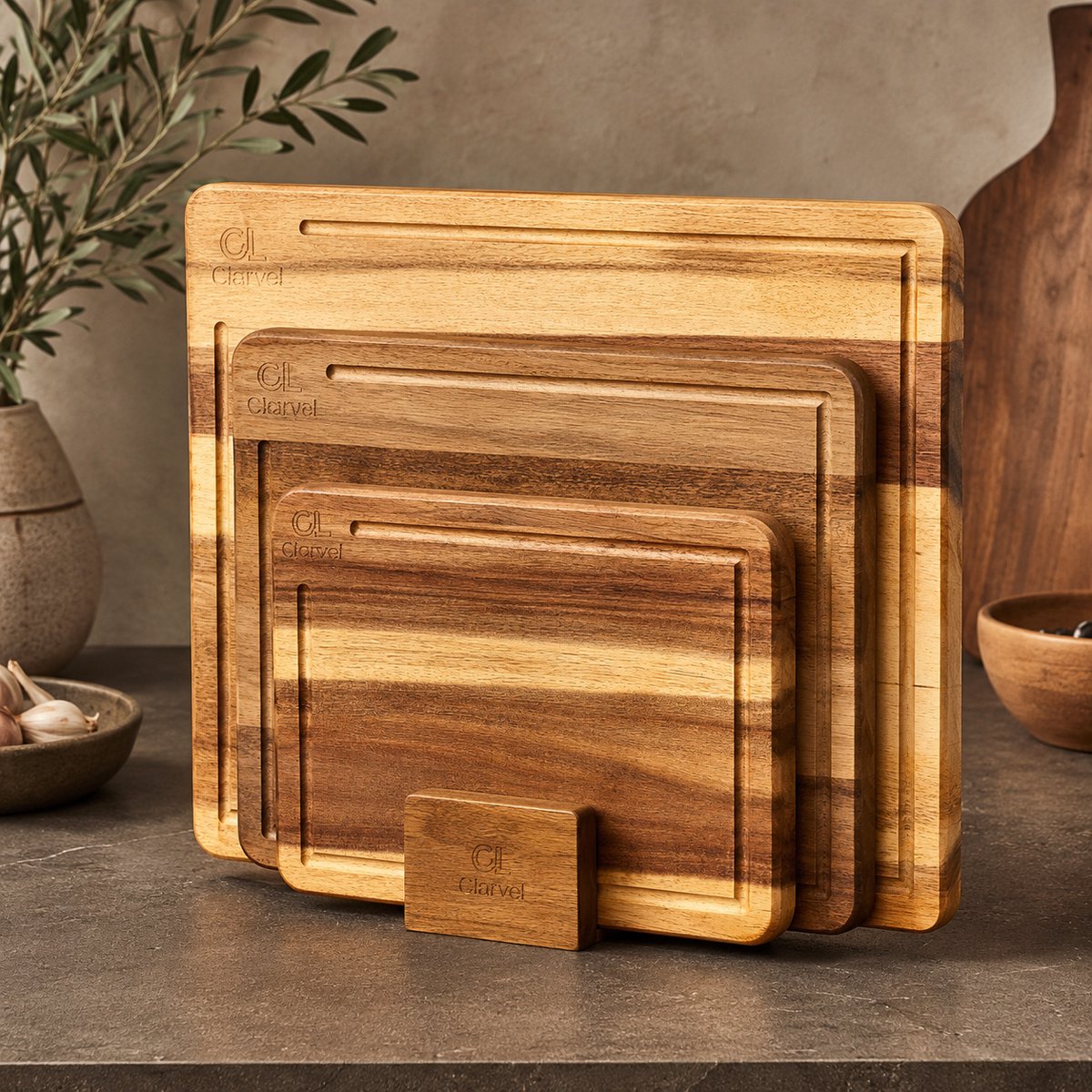 Clarvel Snijplankenset met Houder – 3 Delige Houten Snijplanken van Acaciahout – Snijplank met Sapgeul – Serveerplank en Borrelplank – 26, 33 en 40 cm