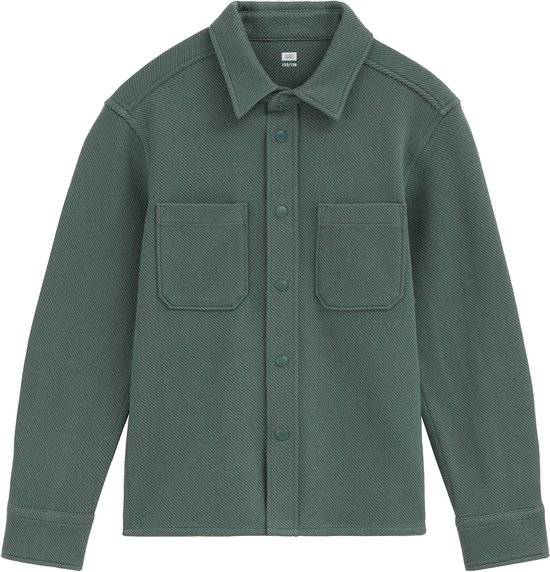 Groene jongens sweater met drukknoopsluiting, twee borstzakken en kraag.