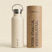 Crèmekleurige STAALTJE RVS drinkfles naast de bijbehorende kartonnen verpakking met tekst.