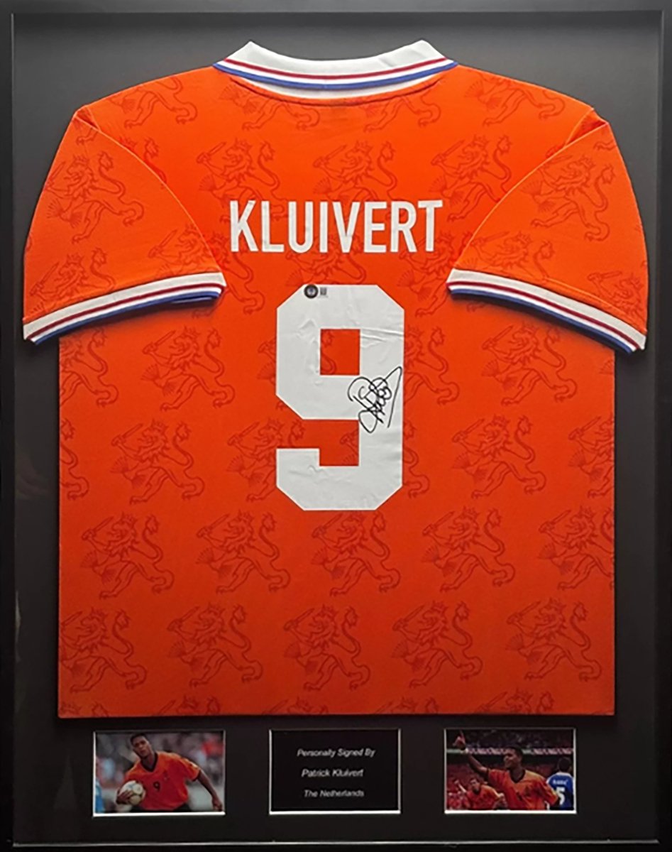 Patrick Kluivert gesigneerd Nederland 94/95 ingelijst thuis shirt