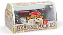 Houten ijskar speelgoed in verpakking. Toont ijsschep, ijssalons en het "Scoop & Serve Ice Cream Counter" logo.
