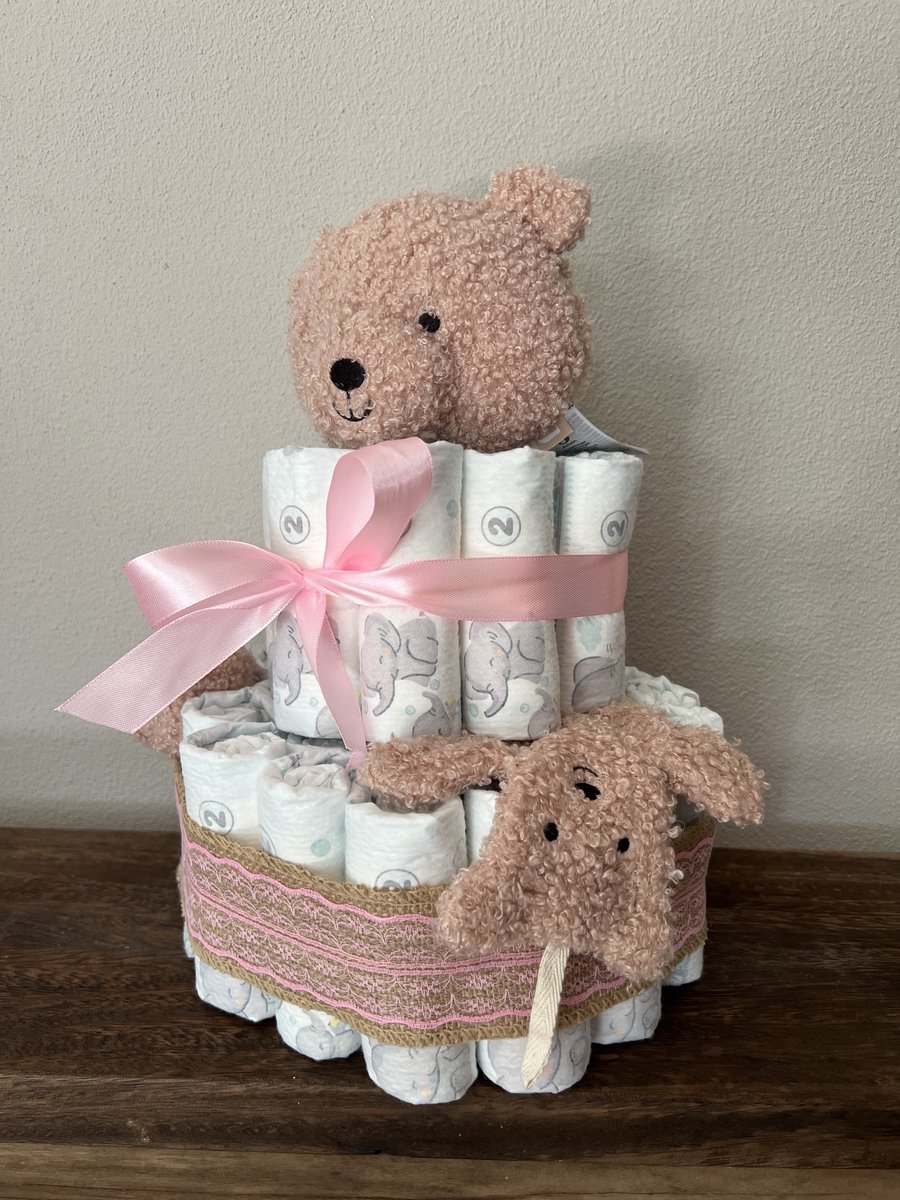 Luiertaart Meisje Kraamcadeau baby - pampertaart met Jollein Teddy Beer Muziekhanger, Rammelaar & Speendoekje