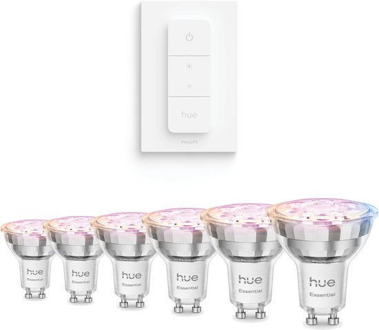 Zes Philips Hue GU10 spotjes met zilverkleurige fitting en witte accenten, naast een witte Hue dimmer switch.