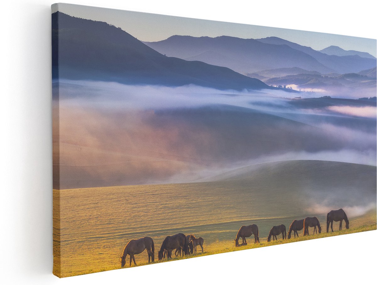 Artaza Canvas Schilderij Kudde Wilde Paarden In De Wei Bij Heuvels - 160x80 cm - Groot - Wanddecoratie Woonkamer - Schilderijen - Muurdecoratie