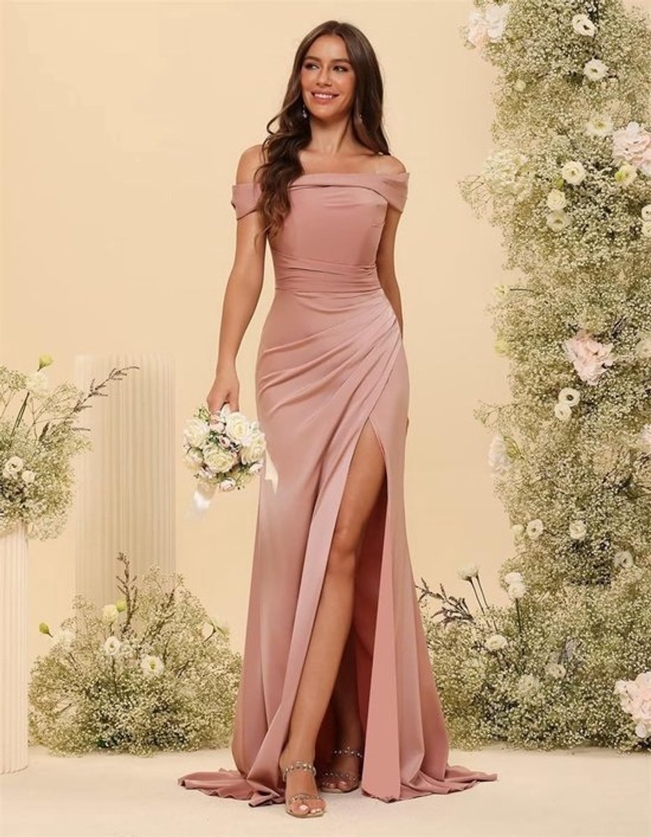 Satijnen strapless avondjurk met losbolstaart