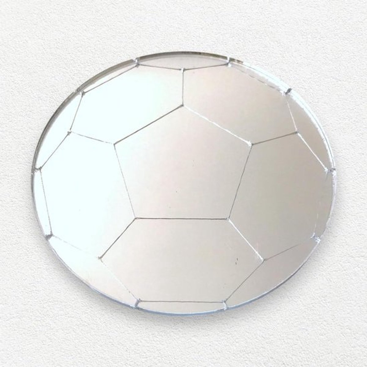 Voetbal Spiegel - Acryl Spiegel - Wanddecoratie Kamer - Onbreekbaar Materiaal - 20 cm x 20 cm - Zilver