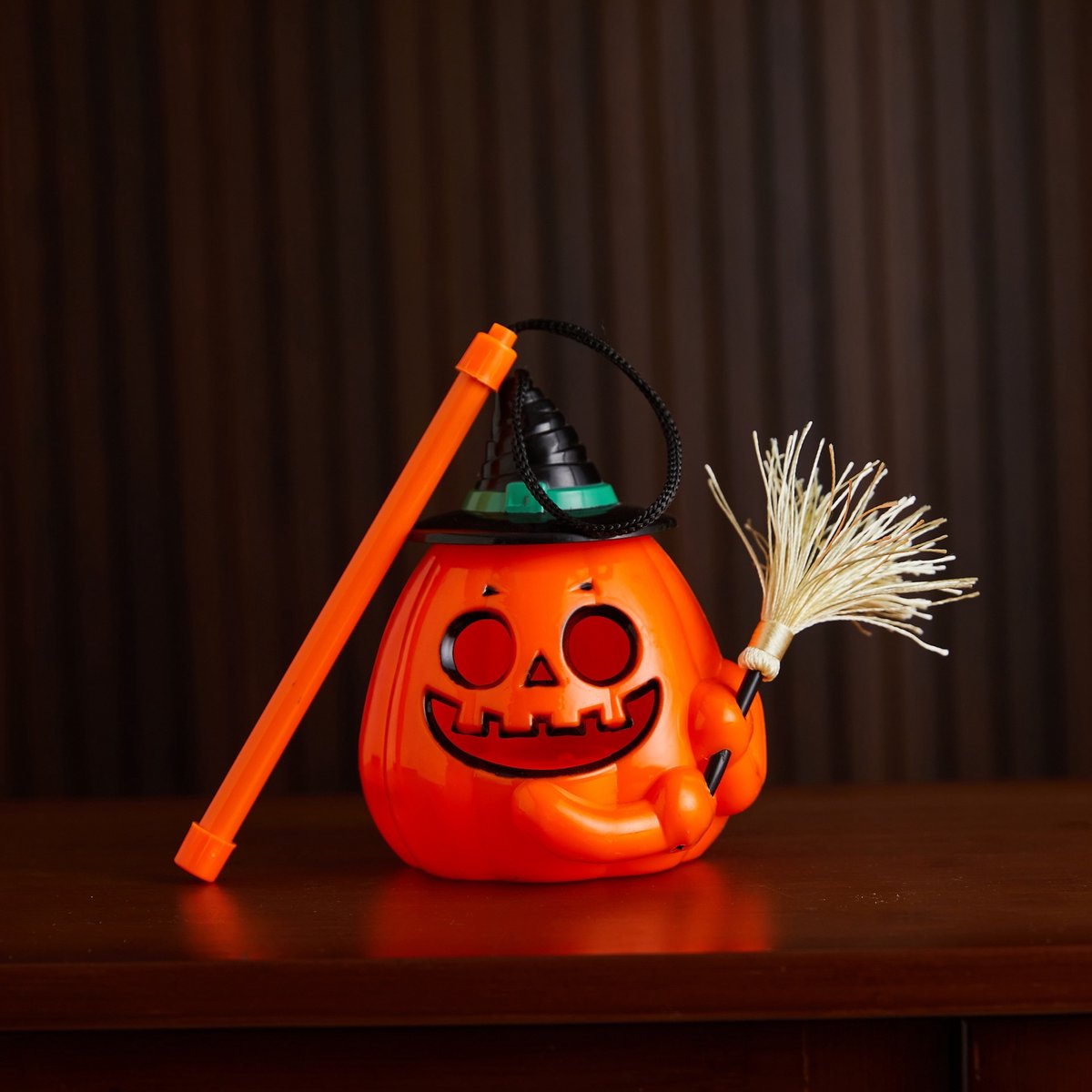 Draagbare - lichtgevende pompoenlantaarn voor Halloween - met handvat - 16x13x11 cm - Feestdecoratie - Geschikt voor binnen en buiten - Geeft licht in het donker