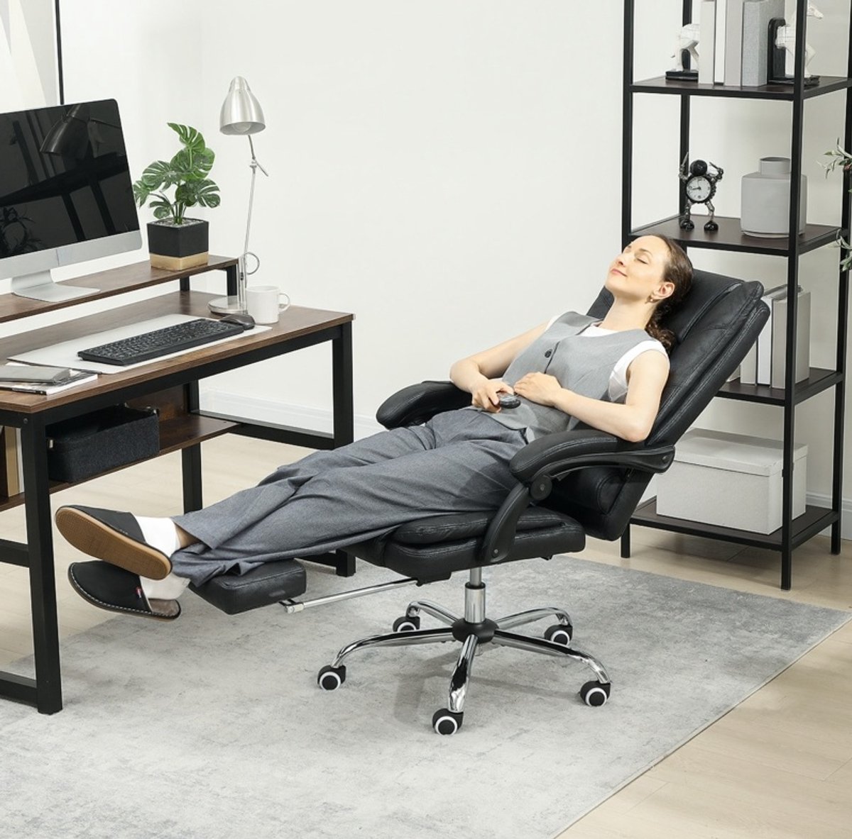 REDOM - Bureaustoel met massagefunctie en warmte - 135° kantelbare rugleuning met voetsteun - Verstelbare zithoogte - 64 x 70 x 118 cm