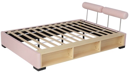 Roze bedframe met houten lattenbodem en opbergvakken, twee ronde, roze hoofdkussens.