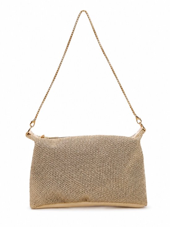 Goudkleurige gebreide tas met een gouden kettingriem.
