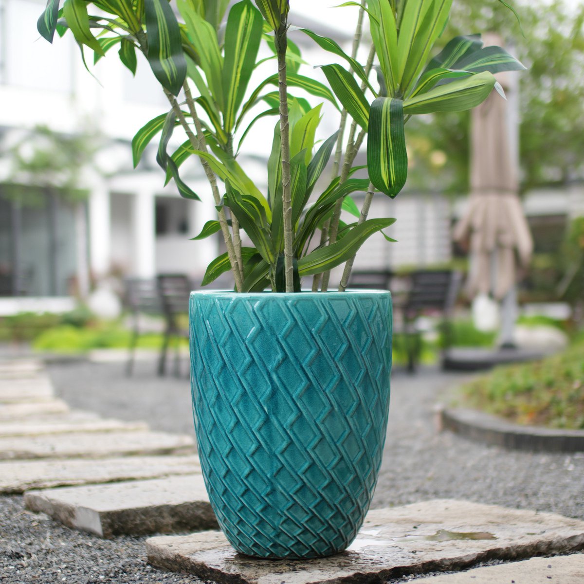 STILVORA Bloempot – Diameter 42 cm – Handgemaakte Keramiek – Cyanblauw – Voor Binnen en Buiten – Glanzend Ruitpatroon Met Afwateringsgat