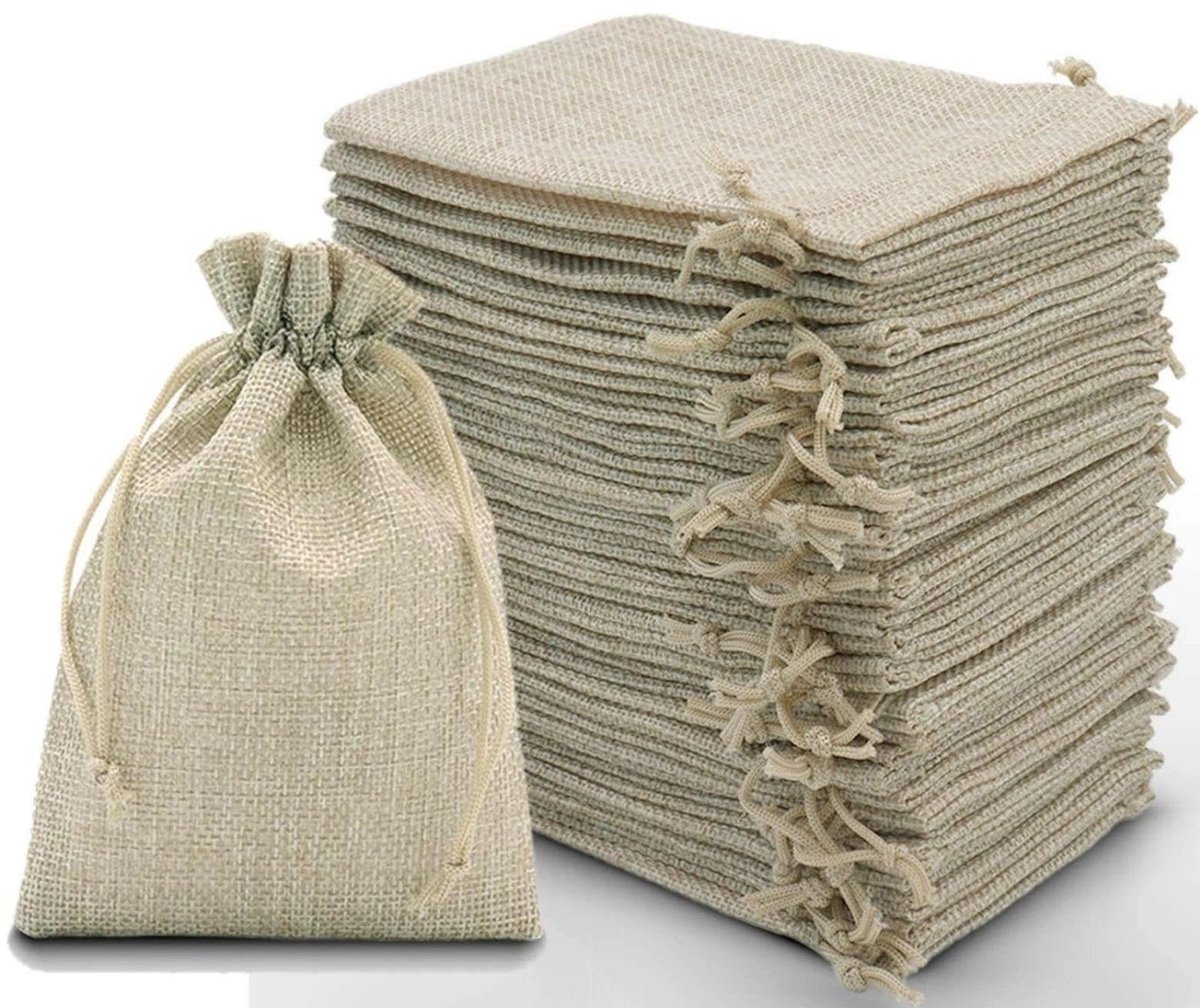 Dailygoods- Jute Zakjes 30 Stuks - 10 x 15 cm - Cadeauzakjes - Trekkoordsluiting - Onderhoudsvriendelijk - Handgemaakt - Natuurkleur
