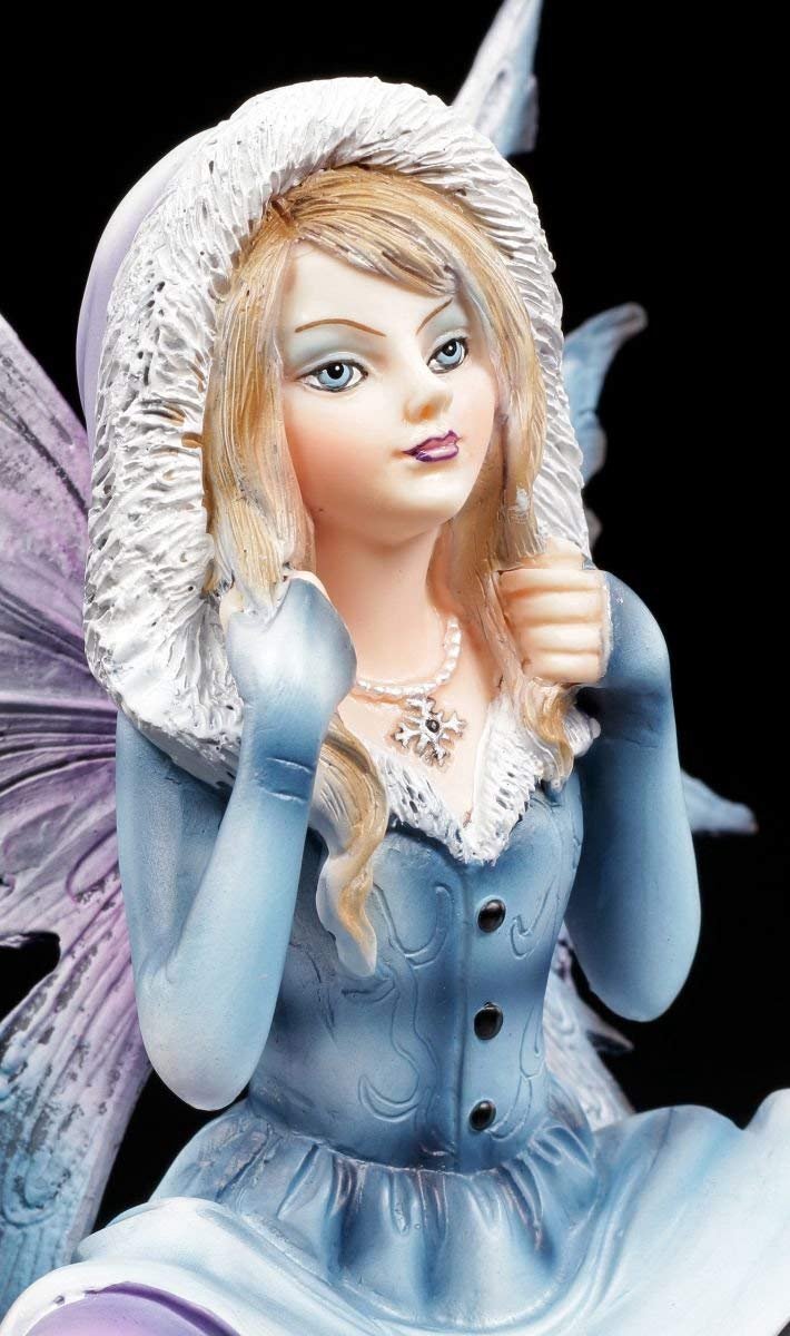 elffiguur met sneeuwhaas - Fairy Fee Fantasy decoratie sneeuw