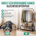Une pièce instantanément rangée: vêtements et chaussures organisés au même endroit.