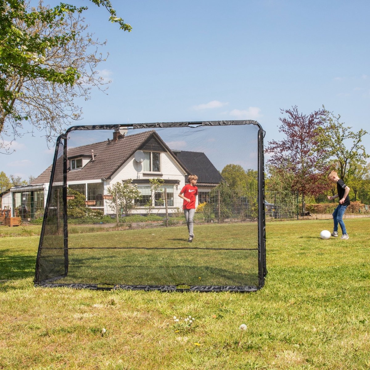 VirtuFit Voetbaldoel Pro - Voetbalgoal - 120 x 80 cm - Stevig metalen frame - Inclusief 4 grondankers - Snelle montage - Buitenspeelgoed voor kinderen — afbeelding 4