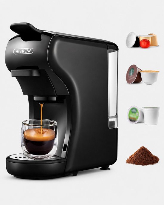 Zwart HiBREW koffiezetapparaat, maakt espresso in een glas, met verschillende capsules en gemalen koffie ernaast.