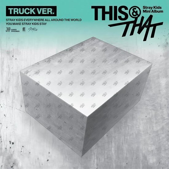 Pochette de l'album 'This & That' Truck Ver. de Stray Kids, avec un cube métallique au centre.