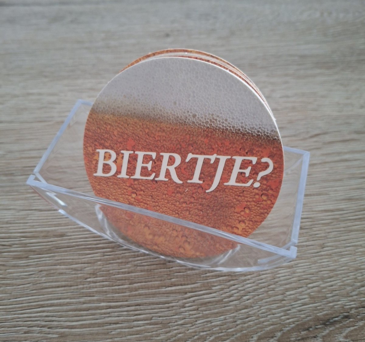 Bierviltjes houder plexiglas rond. Incl. 30 "BIERTJE "viltjes.