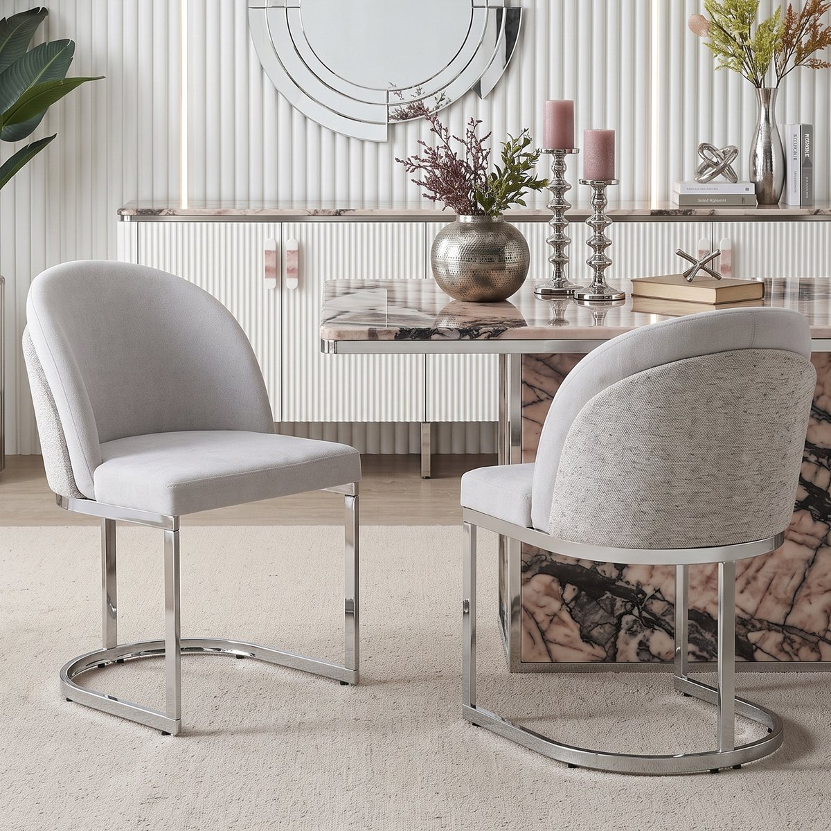 Pugsdrly 2 eetkamerstoelen, comfortabel en ademend, geschikt voor restaurants, woonkamers, cafés en andere locaties, moderne stijl, zilvergegalvaniseerde stoelpoten, chenille-stof, lichtgrijs + zilver