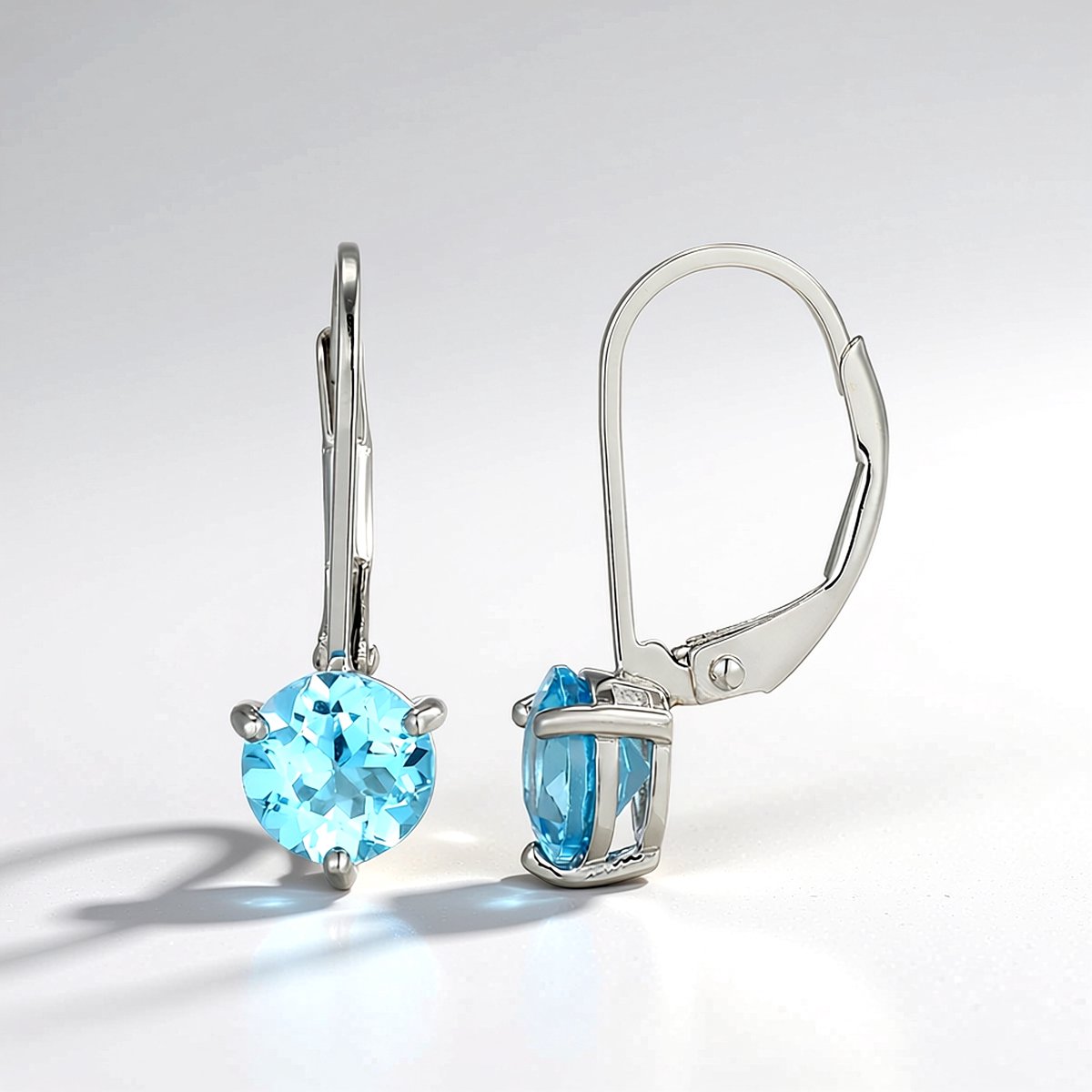 Cavill - Zilveren Oorbellen 925 Sterling Gerhodineerd - Zwitsers-blauwe Topaas Rondgeslepen - 1,415 ct - Elegante Edelsteen Oorbellen Dames