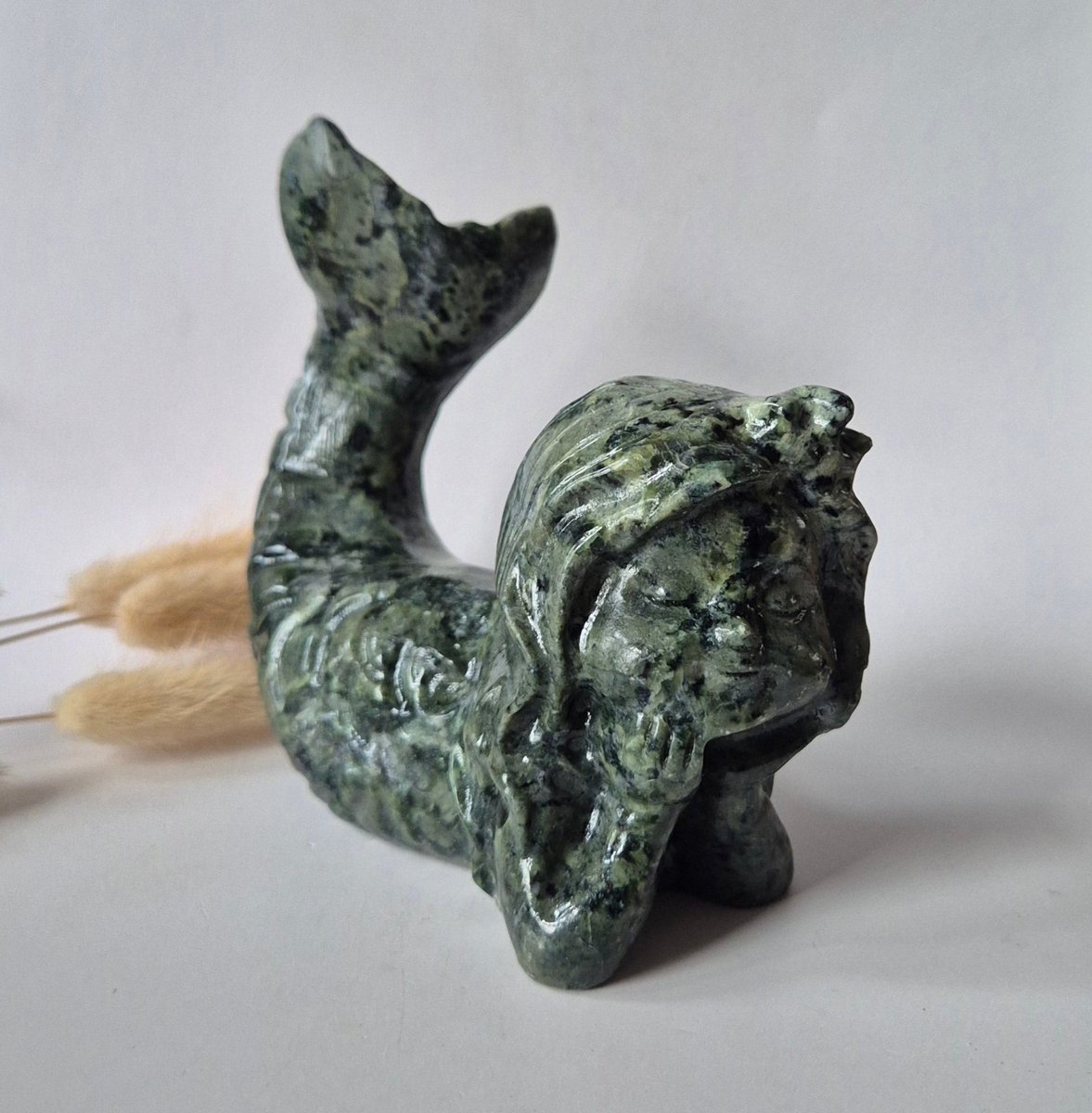 Groene Jade Zeemeermin – 13 cm | 600–700 g Edelsteen Carving