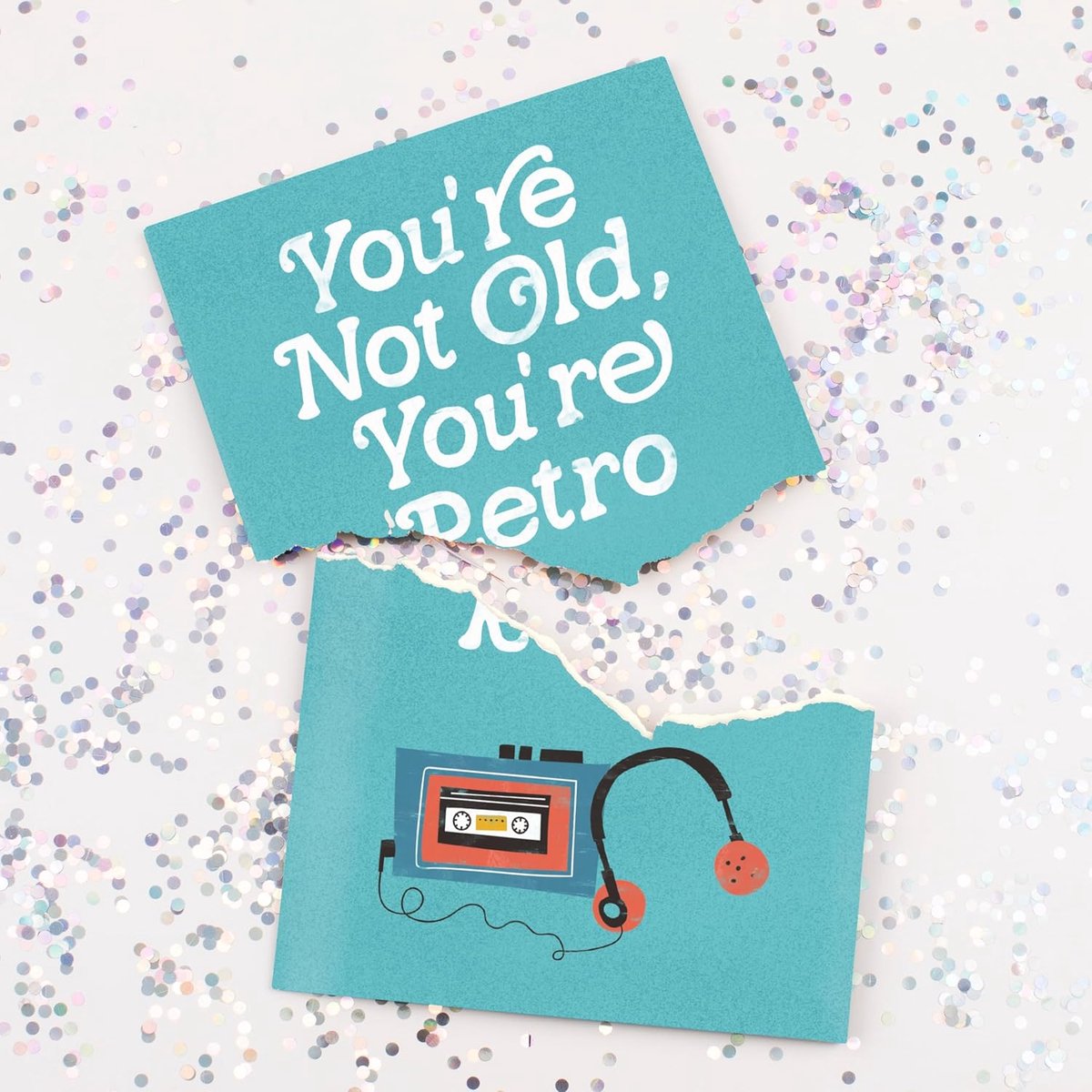 SnelShoppen - Grappige Verjaardagskaart - You're Not Old, You're Retro - Luxe Vouwkaart met Muziek en Glitters - Perfect voor Feestdagen, Humoristisch