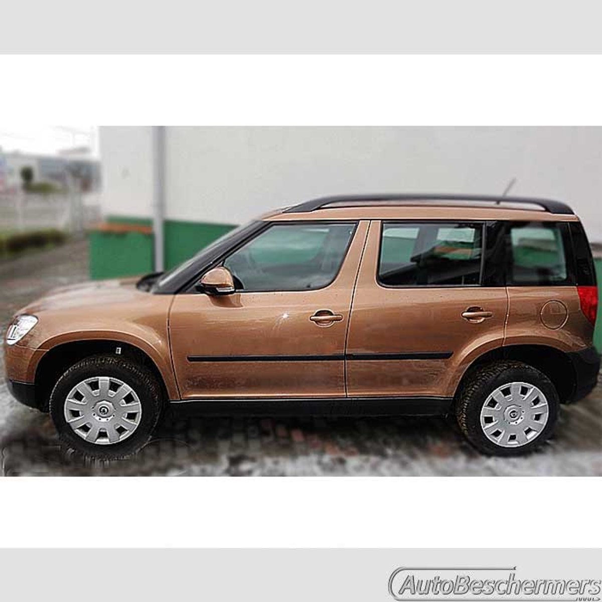 Stootlijsten set zwart voor Skoda Yeti 08.2009-09.2013. De stootstrips zijn zelfklevend. Set a 4 stuks (#003)
