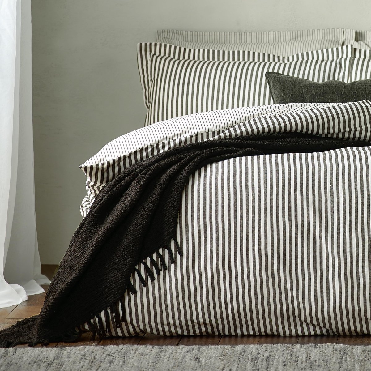 Omgoods - Hebden Mélange Striped Cotton Duvet Cover Set in Super King