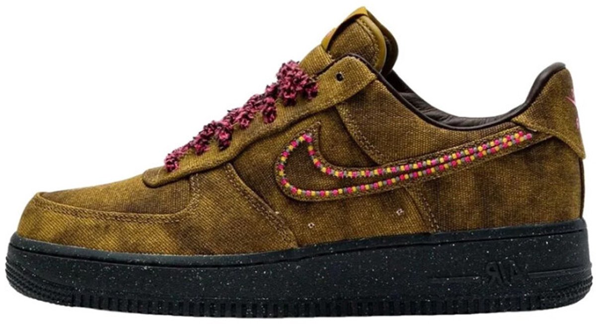 Nike Air Force 1 Low ’07 QS Boucle Desert Moss Fierce Bruin