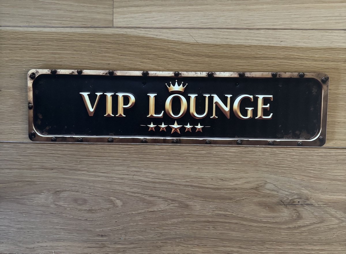 Wanddecoratie Bord met tekst VIP LOUNGE (10 x 40 cm MDF ) 2D plat model