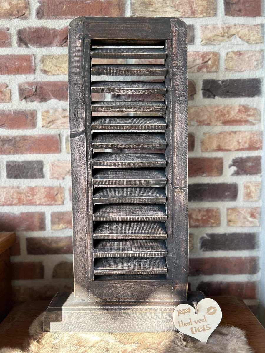 Creaties van hier – met houten hartje - Houten Luik Staand - 60x32x8 cm - antique black
