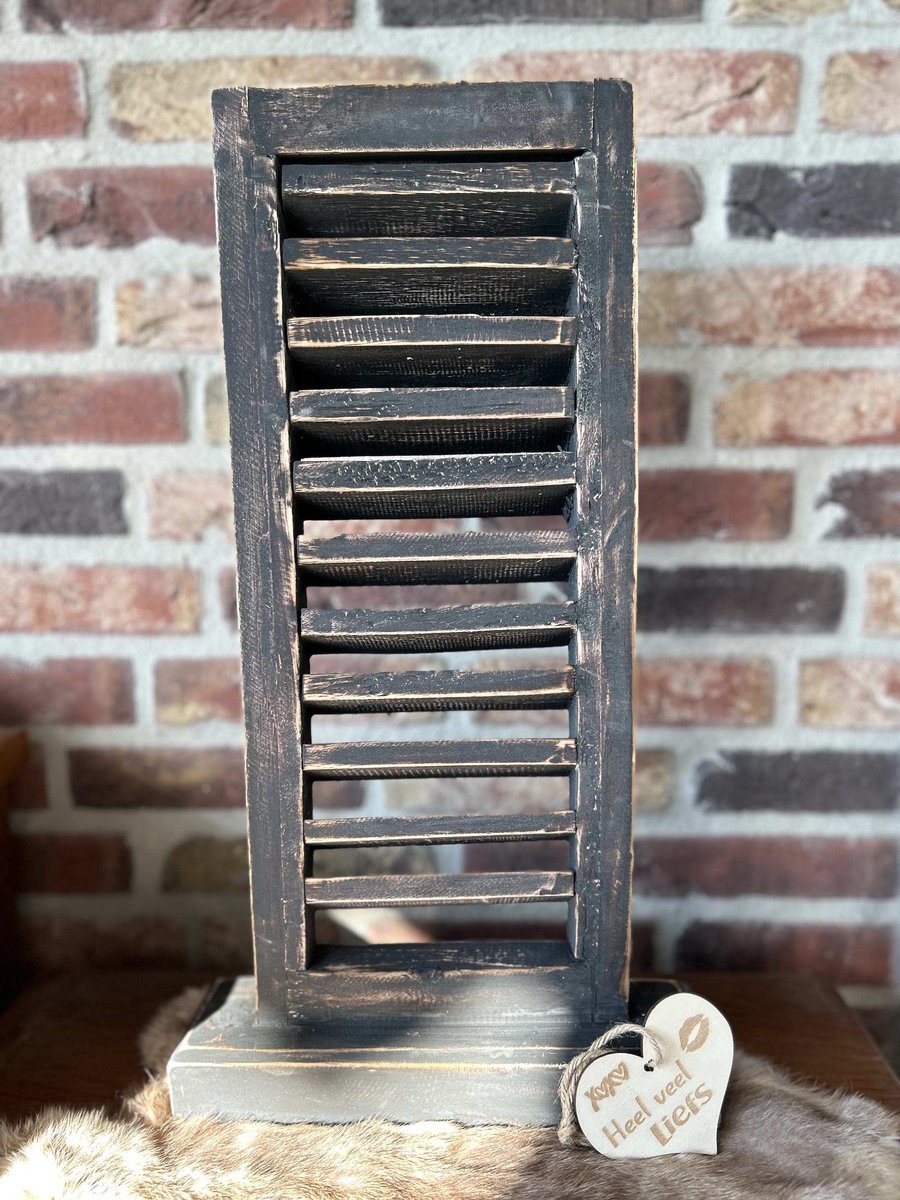 Creaties van hier – met houten hartje - Houten luik op voet - 50x28x7 cm - antique black