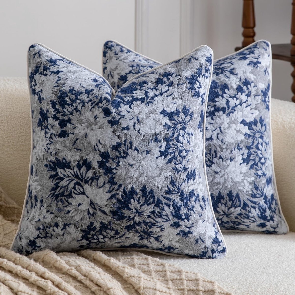 Omgoods - Set van 2 Decoratieve Kussenslopen 40x40cm Delftblauw Bloemen