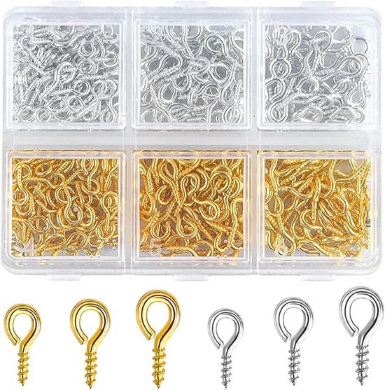 Opbergdoos met zes vakjes gevuld met gouden en zilveren schroefoogjes. Hieronder liggen enkele gouden en zilveren exemplaren.