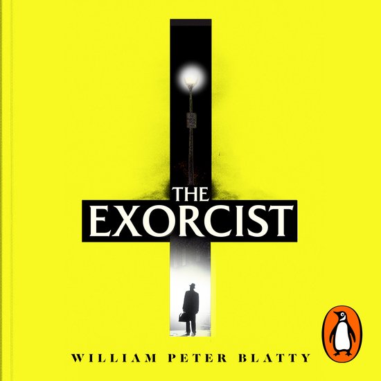 Couverture du livre The Exorcist en jaune avec une croix noire, un lampadaire et un homme avec une mallette.