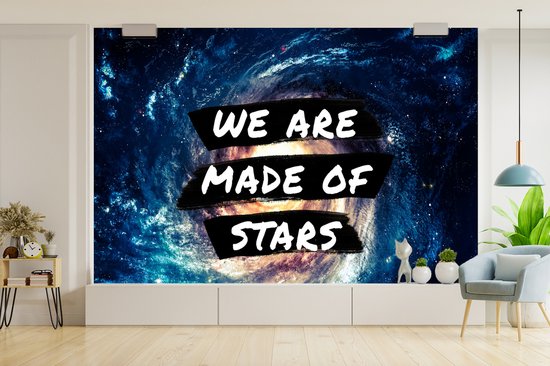 Behang - Fotobehang Spreuken - 'We are made of stars' - Sterren - Quotes - Jongens - Kids - Kinderen - Meisjes - Breedte 360 cm x hoogte 240 cm