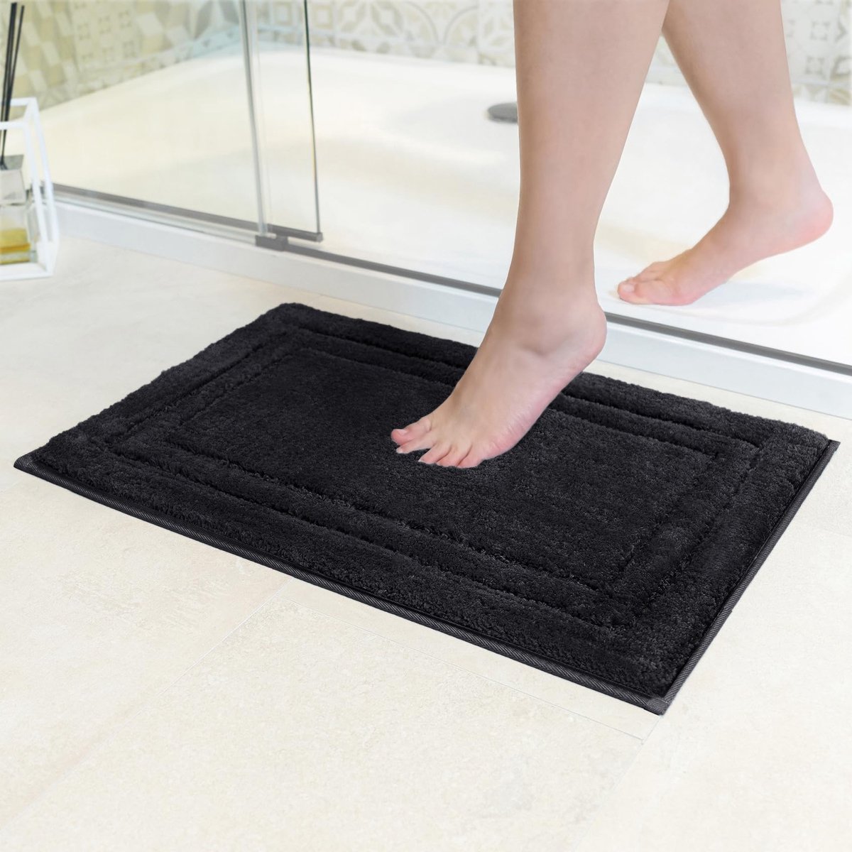 Badmat Anti-Slip | Super absorberend en machinewasbaar | Te combineren als badmat set | Voor de badkamer, douche, bad of als WC mat | Zwart - 40x60 cm