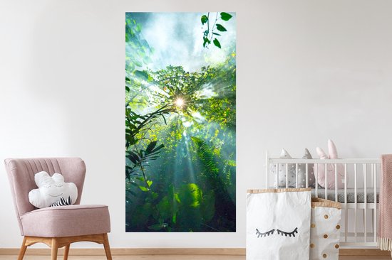 Stickers muraux - Le soleil qui brille à travers les forêts d'une forêt tropicale en Malaisie - 80x160 cm - Film adhésif
