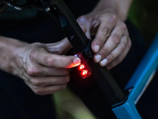 BBB Cycling Salute Achterlicht Fiets - Fietsverlichting USB C Oplaadbaar - Compact Achterlicht Racefiets - 8 Lumen - Accu 28 uur - Waterdicht - BLS-145 — afbeelding 2