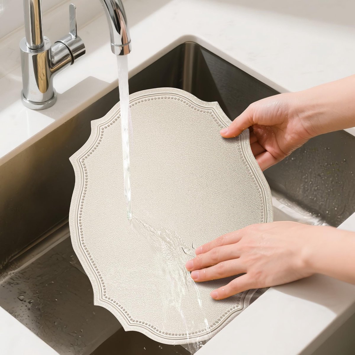 Dubbelzijdige Wasbare Tafelmat Set van 6 - Vervaardigd uit Faux Leer, Warmtebestendig en Waterdicht voor Kerst, Feest en Keuken (Beige)
