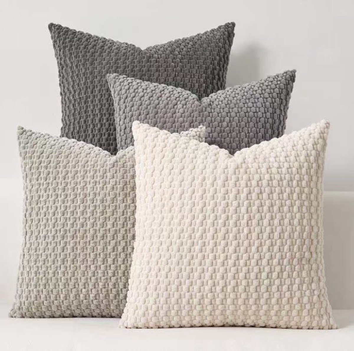 Casalora Kussenhoezen Set – 4 Stuks – 45x45 cm – Corduroy Kussenhoezen – Dubbelzijdig Gestreept – Boho Stijl – Wit, Grijs, Lichtgrijs & Donkergrijs – Verborgen Rits – Neutraal voor Bank & Slaapkamer