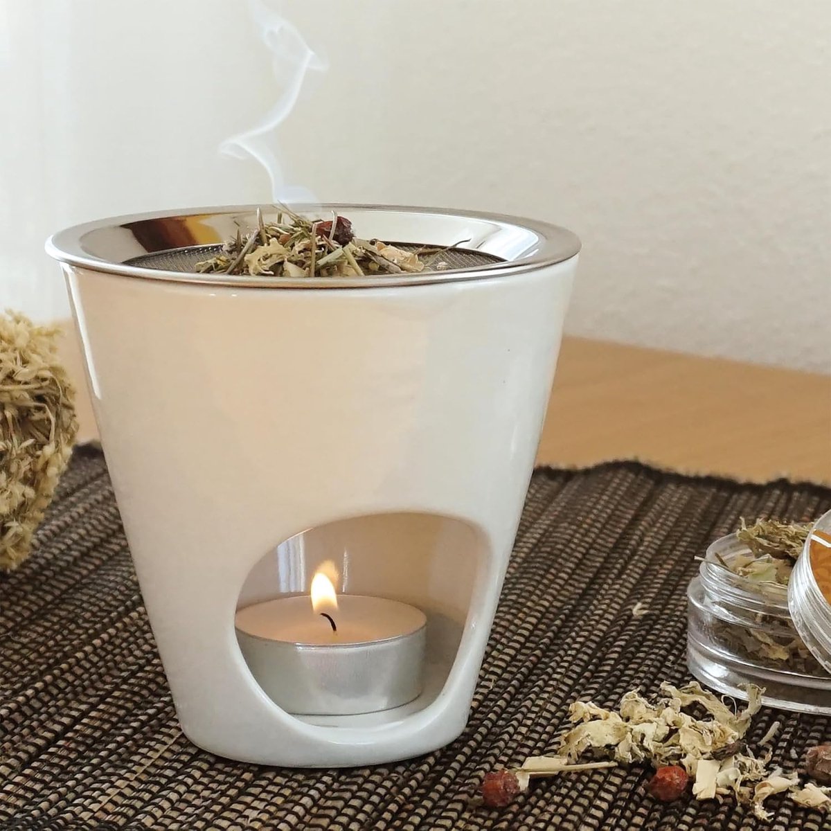 Lantaarn JULE in wit 9,5 cm, Ø 10 cm - FAIR TRADE keramiek met rvs zeef Ø 9 cm